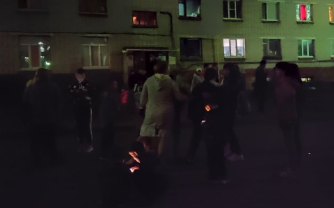 В Новочебоксарске загорелось общежитие: люди сразу начали выбегать на улицу