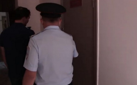 Мужчина наворовал из комнат посетителей базы отдыха ценности на 300 000 рублей