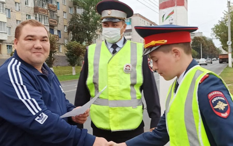 Школьники вышли на дороги Чебоксар "штрафовать" водителей