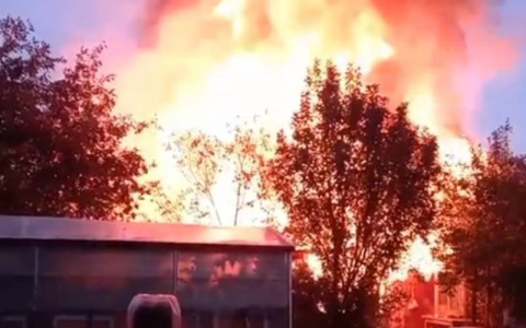 В Ольдеево горит дача