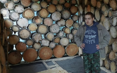 Робинзон из Чувашии строит дом по древней технологии из глины и чурок: "Готово процентов на 30"