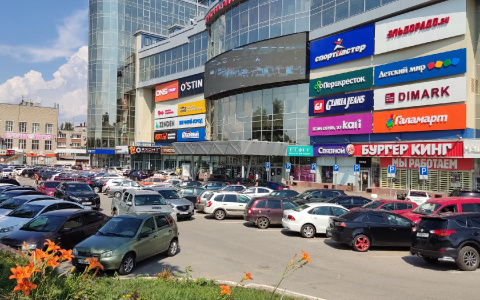 Возле каких торговых центров в Чебоксарах парковки могут стать платными