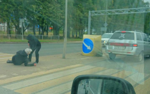 В Чебоксарах из-за некорректно работающего светофора на зебре "Лада" сбила мужчину