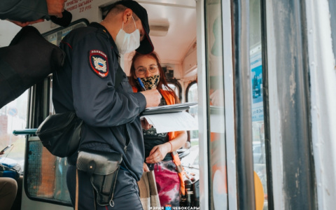 В Чебоксарах активизировались масочные рейды: за неделю наказали 26 пассажиров