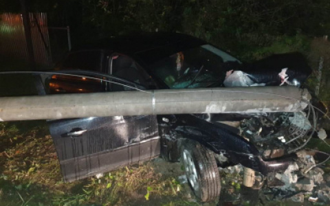 В Чувашии ночью произошло смертельное ДТП: водитель снес бетонный столб