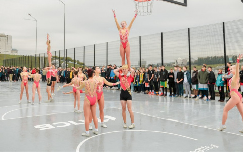 В Чебоксарах на заливе открыли бесплатную баскетбольную площадку