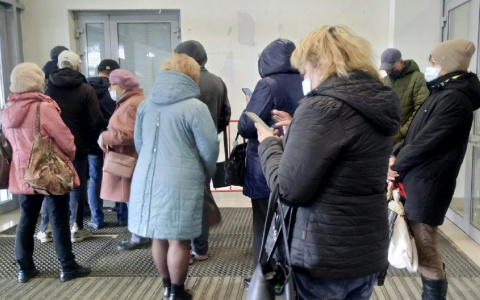 Среди вакцинированных от COVID-19 начали разыгрывать деньги