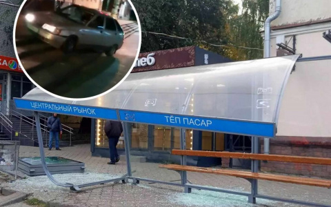 В Чебоксарах легковушка сбила человека и влетела в остановку