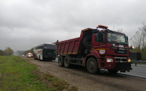 Около 40 пассажиров, ехавших в Чебоксары, застряли на трассе со сломанным автобусом
