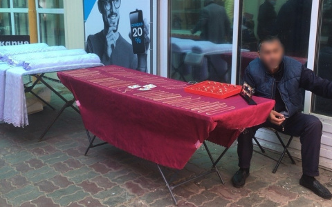 Где в Чебоксарах попались нелегальные продавцы, торгующие бижутерией и картошкой