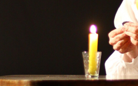 Сотрудница оставила на стойке администратора горящую свечу и учинила пожар в фитнес-студии