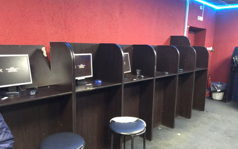 В Чебоксарах работало казино: полицейские застали за игровыми автоматами 12 человек