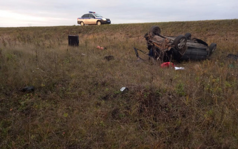 Рано утром в Чувашии "Лада" опрокинулась на крышу: водитель умер на месте
