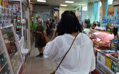 Власти Чувашии сказали, при каких обстоятельствах могут остановить работу магазинов, парикмахерских и ресторанов