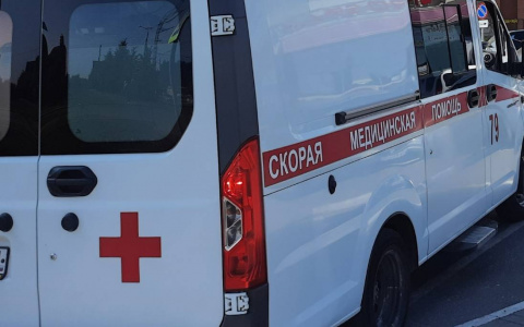 В Ядринском районе мужчины во время ремонта сорвались с крыши