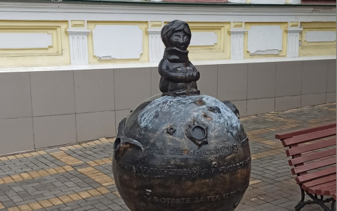 В полиции рассказали, что будет с тем, кто своровал розу у Маленького принца в Чебоксарах