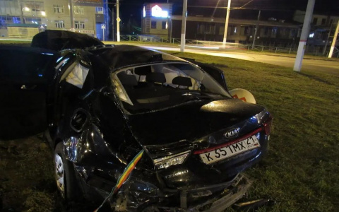 Ночная авария в Чебоксарах с разбитой стелой: есть пострадавший