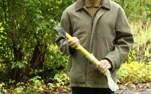 Житель Канаша обвиняется в убийстве жены: зарубил топором