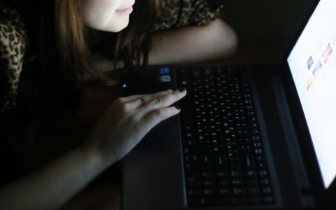 Жительница Чувашии нашла откровенные фото соперницы в компьютере мужа и распространила их из-за ревности