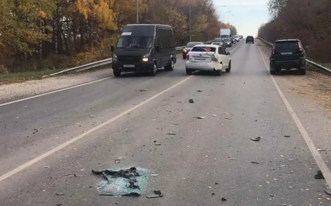 В Чебоксарах внедорожник влетел в легковушку