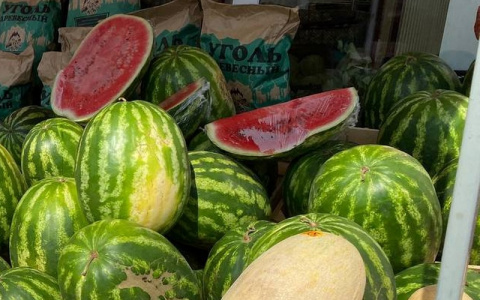 В Новочебоксарске из-за нарезанного арбуза прикрыли фруктовый ларек