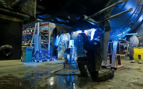 Чебоксарский завод не соблюдал антиковидные меры, и рабочие начали болеть: предприятие оштрафовали на 100 тысяч рублей