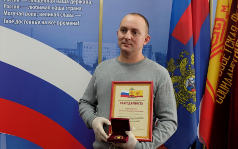 Водитель рассказал, как помог раненому коллеге: "Он крикнул в рацию, что его пырнули ножом"