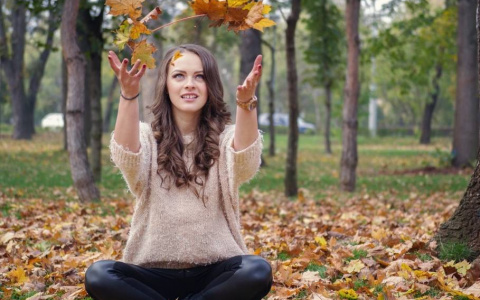 Овнам звезды сулят новые перспективы, а Скорпионы обретут друга или любовь