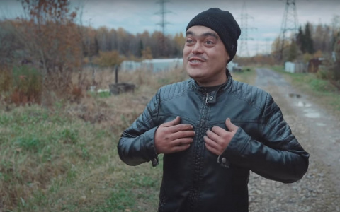 Отшельник из Чувашии, живший в доме из пакетов, рассказал о встрече с нападавшим и о беременности жены