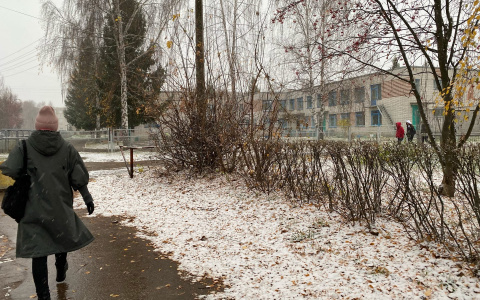 В Чебоксарах завьюжил первый снег: на дорогах местами ледяной накат