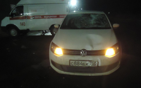 Вечером в Канаше "Фольксваген" сбил пешехода: мужчина шел по обочине