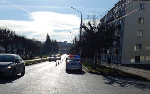 Чебоксарка не рассчитала свои силы, перебегая дорогу, и угодила под машину