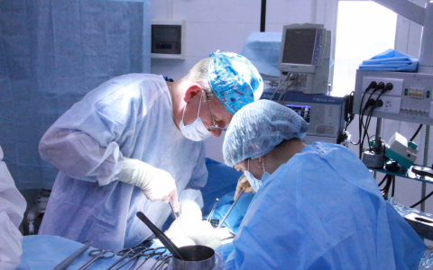 Чебоксарские хирурги удалили пациентке гигантскую опухоль