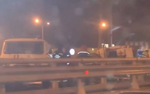 В Чебоксарах спешащая скорая попала в ДТП: от удара медики перевернулись на крышу