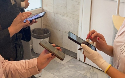 Глава Чувашии назвал примерный алгоритм получения QR-кодов для людей с большим количеством антител