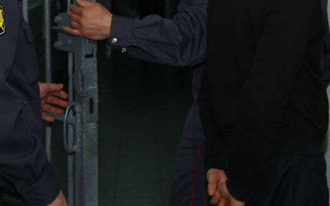 В Канаше мужчина напал с металлическим ломом на соседа: суд вынес приговор