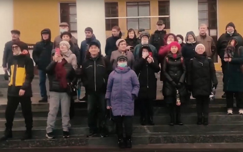 В Чебоксарах активисты пытались снять видеообращение к Путину на фоне театра