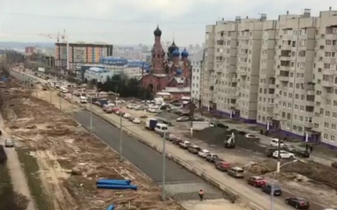 В Юго-Западном районе Чебоксар образовалась километровая пробка