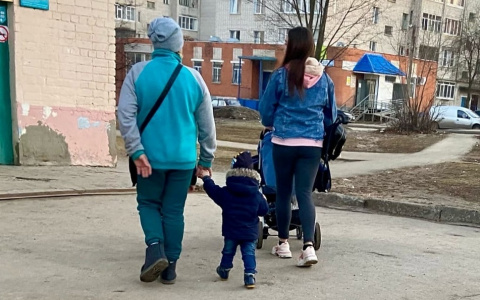 Семьи с детьми могут освободить от одного налога: на каких условиях