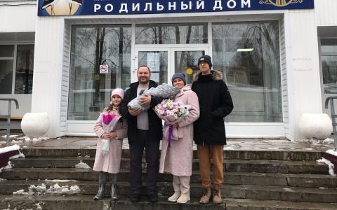 В Чувашии выписали многодетную мать, которая во время беременности заболела коронавирусом: "Когда я попала в реанимацию, санитарка мне сказала молиться"