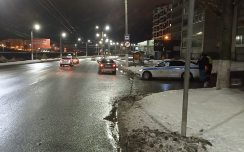 В Чебоксарах водитель иномарки сбил на зебре женщину