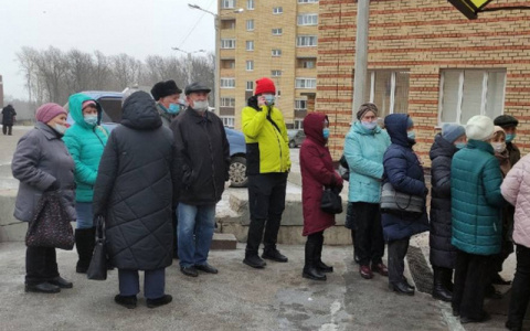 МФЦ Чувашии продолжают штурмовать привитые пенсионеры: за день более трех тысяч обращений
