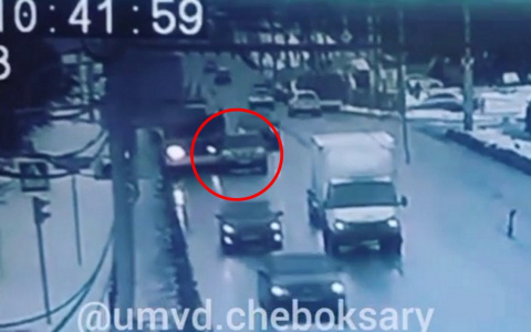 81-летний водитель кроссовера подрезал троллейбус: пострадала пассажирка общественного транспорта