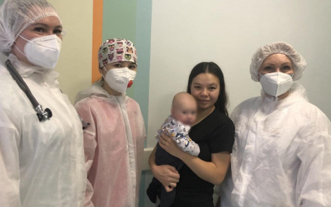 Трехмесячный мальчик с COVID-19 в крайне тяжелом состоянии попал в реанимацию: врачи боролись за него три недели