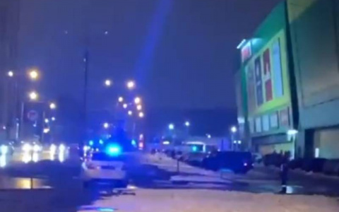 На территории трех крупных торговых центров в Чебоксарах горожане заметили скопление спецмашин