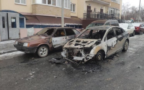 В Чебоксарах вычислили ночного поджигателя, который спалил две машины