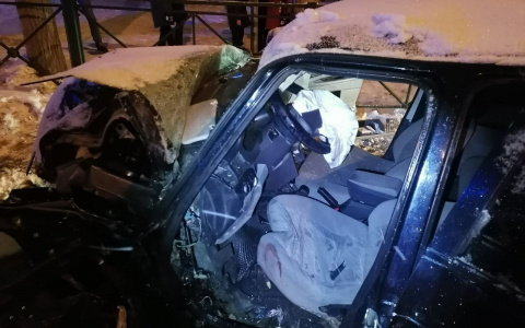 Появились подробности ДТП в Чебоксарах, при котором водителя “Приоры” зажало в салоне автомобиля