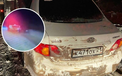 В Чувашии водитель катала пассажиров, привязав "ватрушку" к автомобилю