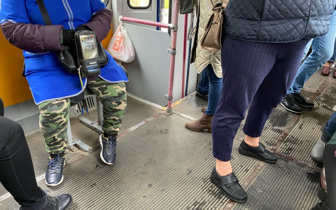 В Казани начали действовать QR-коды в транспорте: более 500 человек утром не смогли уехать
