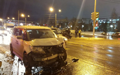 Из-за аварии в Новоюжном районе встали четыре полосы